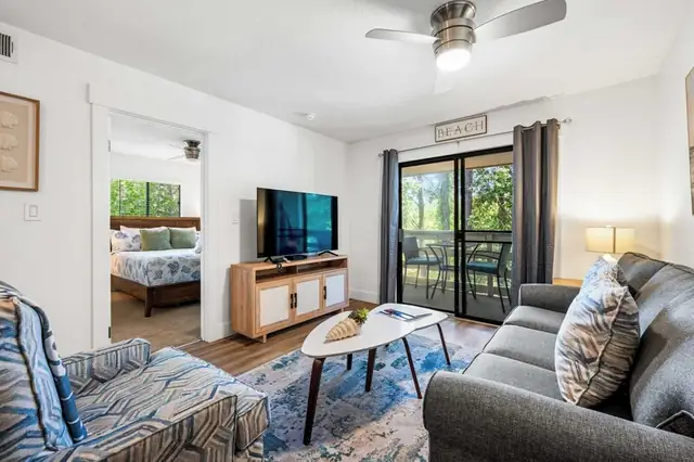 Living room at Fiddler’s Cove 18I